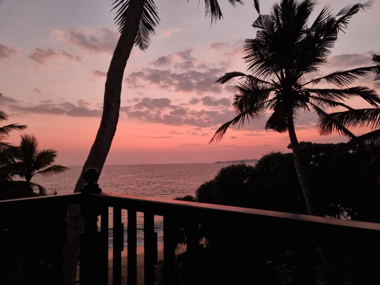 Lakma Sea View Hotel Mirissa Bagian luar foto